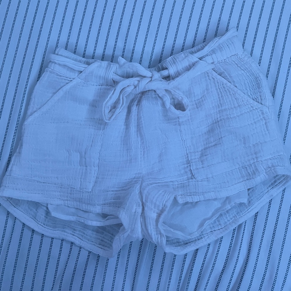 white aerie shorts